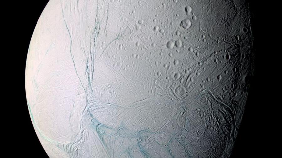 Planean misión para buscar vida en Encélado