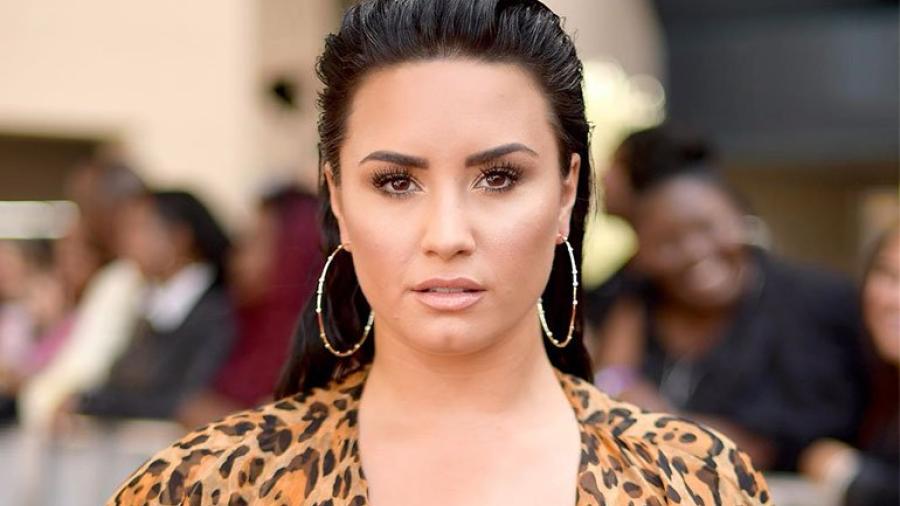 Demi Lovato está "despierta" y con su familia en el hospital