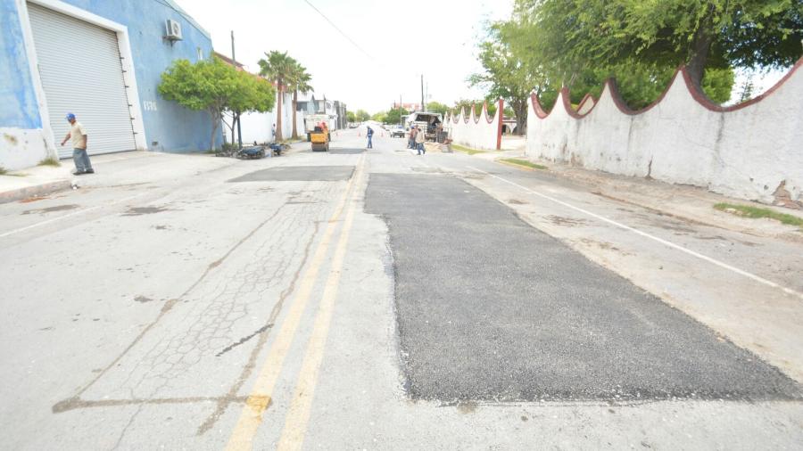 Servicios primarios realiza obras de pavimentación en la ciudad 