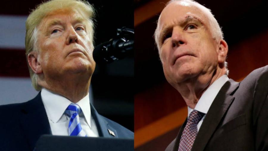 Trump por fin expresa su respeto por la muerte de McCain