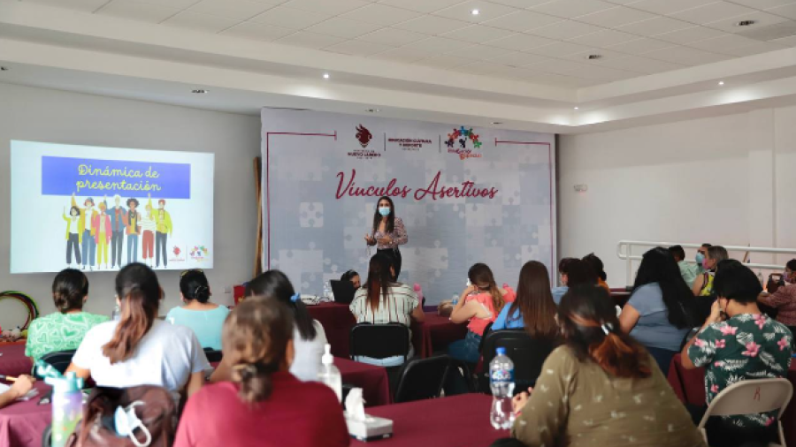 Imparten a docentes taller sobre autismo en estudiantes 