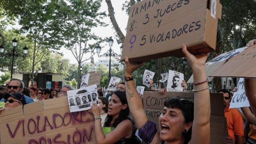 Protestan españoles por la liberación de 'la Manada' 
