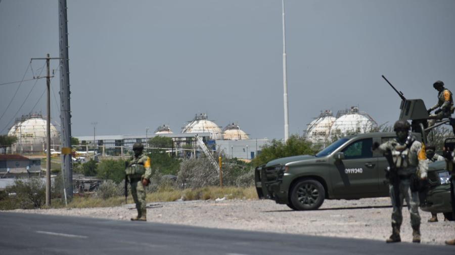 Cierran carretera Reynosa-Monterrey por fuga de gas en estación Caracol