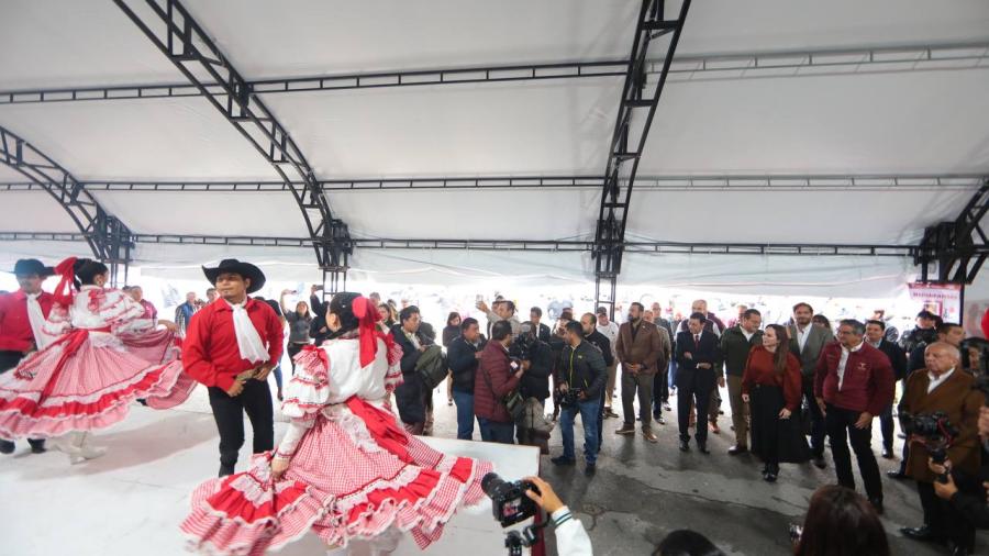 Brinda Gobierno Municipal un paso grato a paisanos con presentaciones artísticas y promoción de la ciudad 