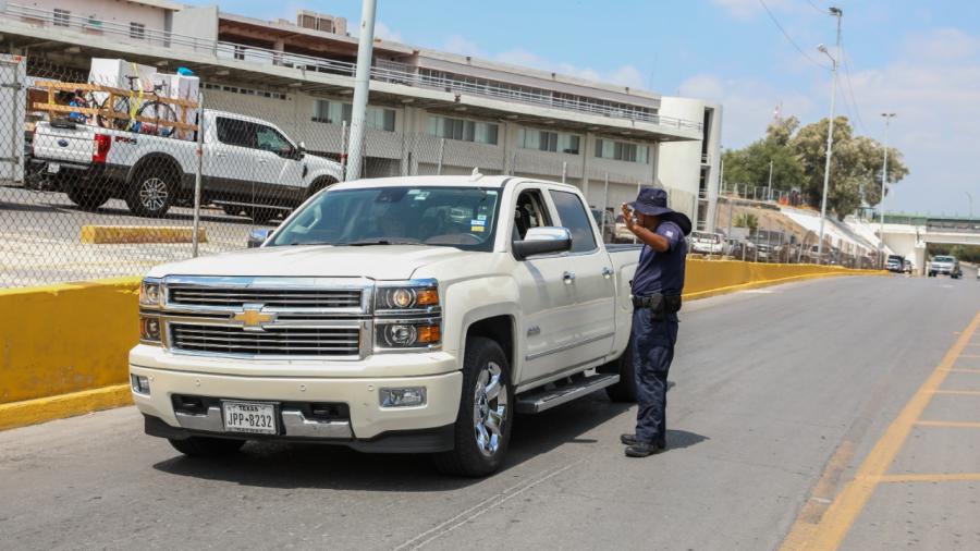 Agiliza gobierno municipal cruce de viajeros hacia EU