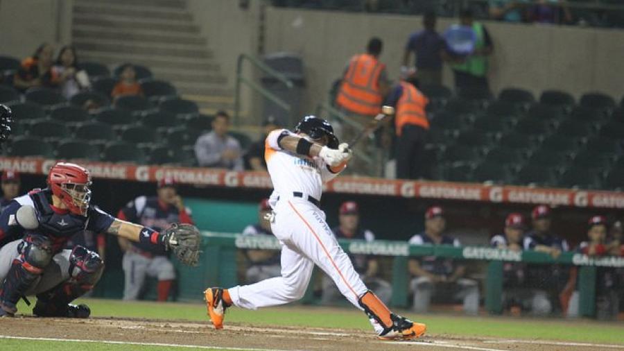 Naranjeros blanquea 4-0 a Águilas