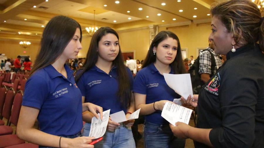 Mil ochocientas vacantes, en la 1ª Feria de Empleo 