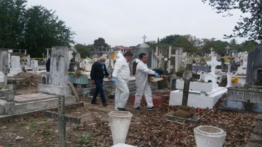 Exhuman cuerpo de beb&eacute; de joven asesinada