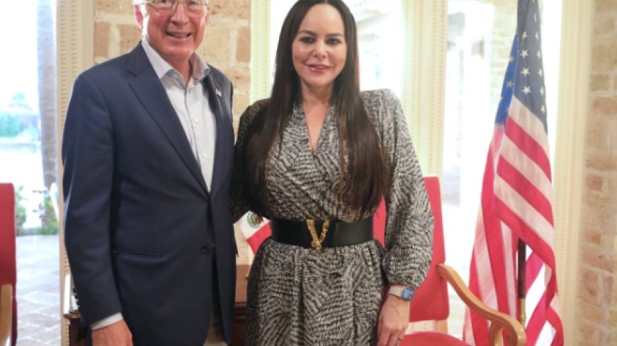 Acuerdan Carmen Lilia Canturosas y Ken Salazar  impulsar economía de los Dos Laredos 