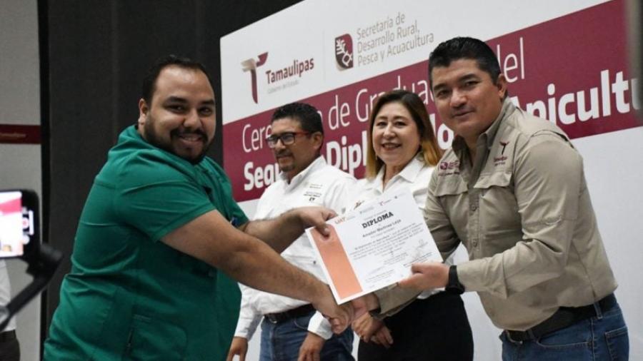 Concluye con éxito segundo Diplomado en Apicultura