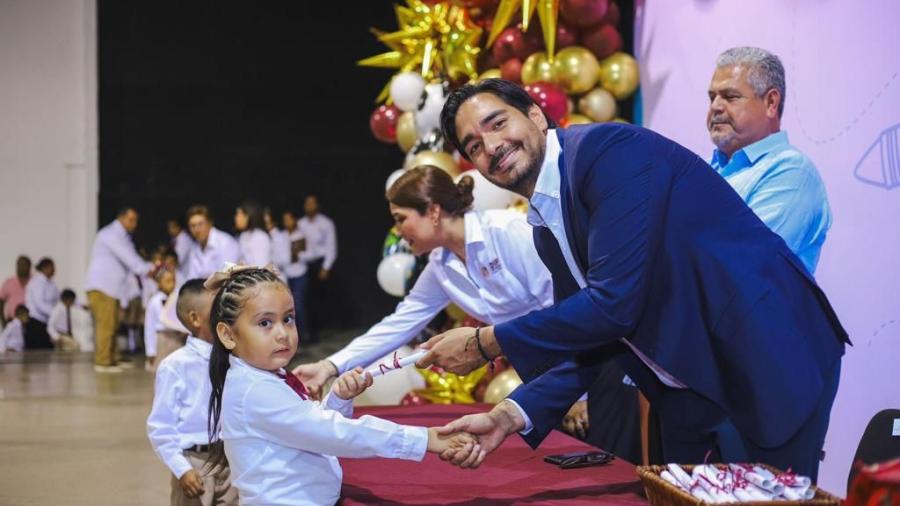 Presidió Alcalde Carlos Peña Ortiz graduación de niños de CAIC Reynosa