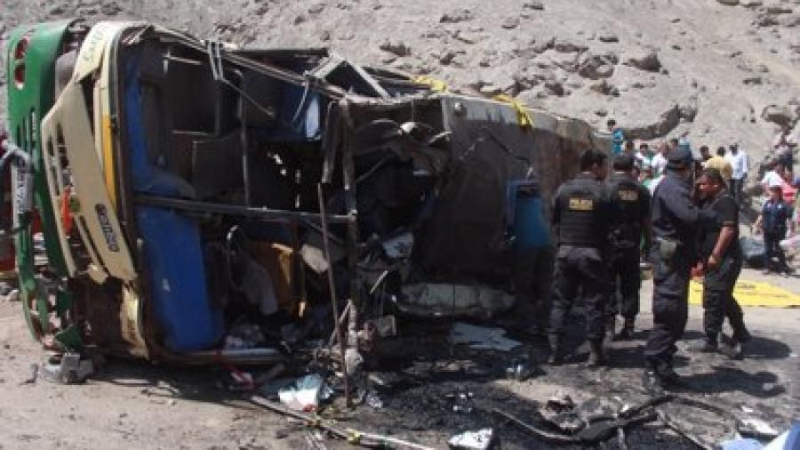  Accidente de autobús en Perú deja al menos 12 muertos y 15 heridos
