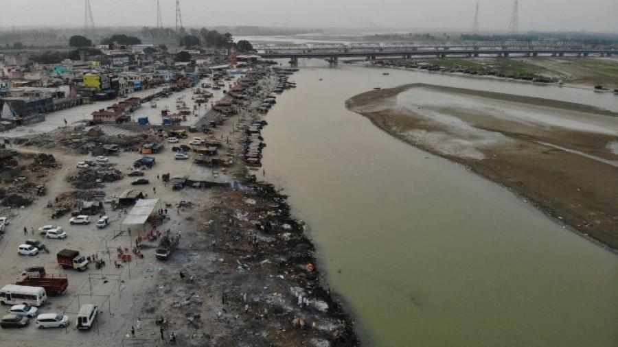 Aparecen cadáveres a orillas del Ganges en la India 