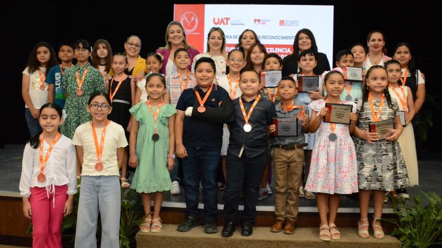 Reconoce el CEINA-UAT a estudiantes de excelencia