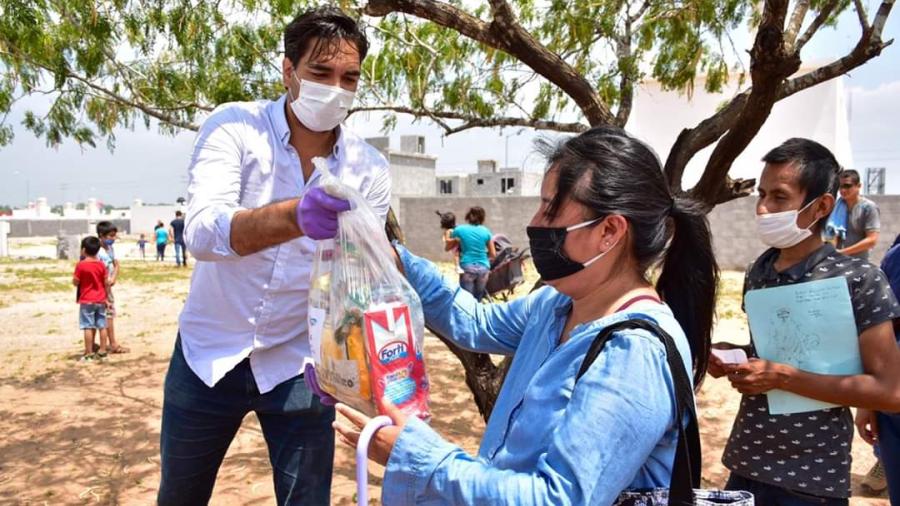 Voluntariado DIF Reynosa entrega alimentos y artículos de limpieza a los vecinos del fraccionamiento Valladolid