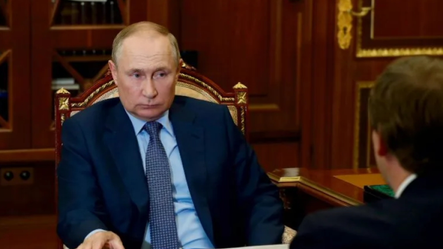 Firma Putin decreto para recibir ucranianos en Rusia