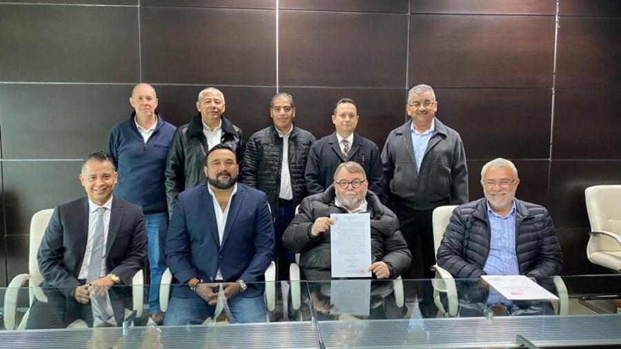 Gobierno del Estado recibe donación de terreno para paradero turístico en Jiménez
