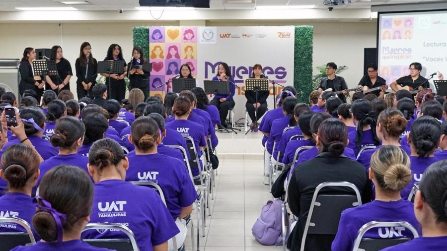 La UAT ofreció a sus universitarias el recital ‘Voces Violeta’