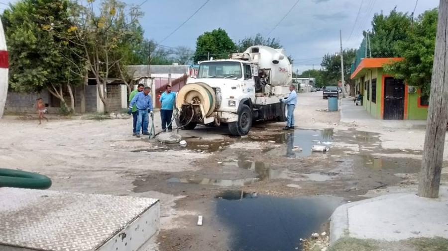 Comapa trabaja con equipo vactor