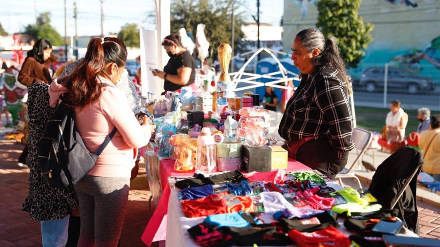 Se divierten familias con bazar "Haciendo Comunidad" en la Plaza Simón Bolívar 