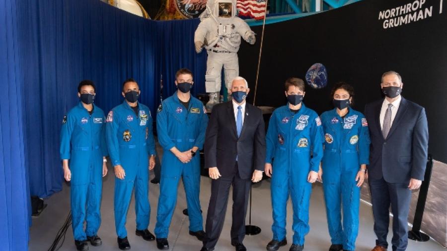 NASA presentó a astronautas que llegarán a la Luna en 2024