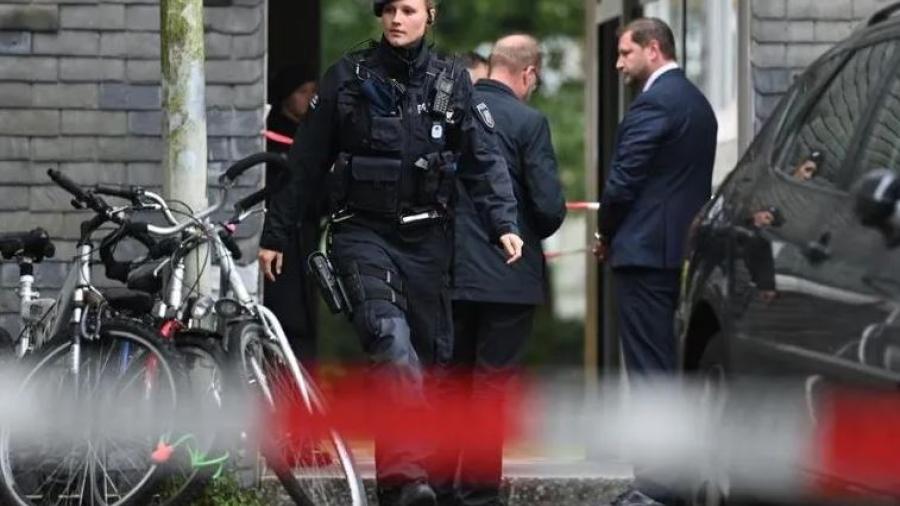 Policía de Alemania encuentra los cadáveres de 5 niños dentro de su domicilio; su madre sería la presunta homicida