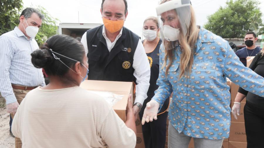 Reciben despensas y kits de limpieza familias de Las Milpas