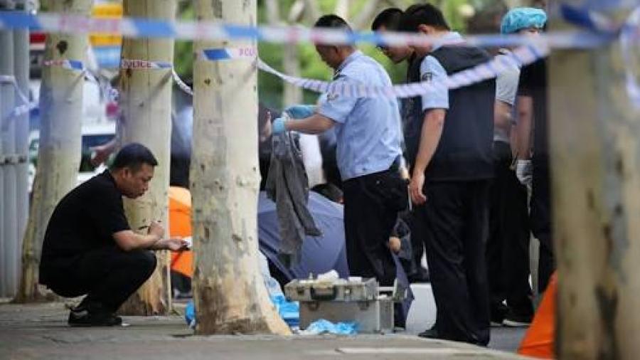 Asesinan a dos niños en la entrada de su escuela en Shanghai