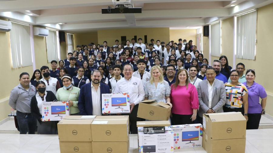 Realizan bazar en favor de la educación