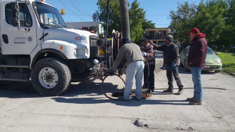 Comapa trabaja con equipo vactor