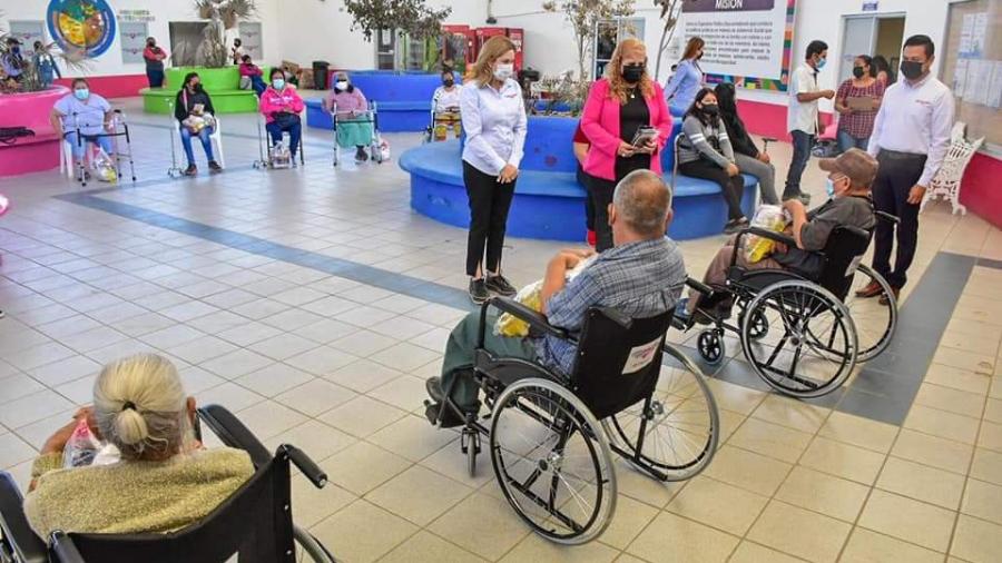 DIF Reynosa entregó sillas de ruedas