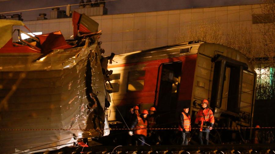 Choque de trenes deja 31 heridos en Moscú