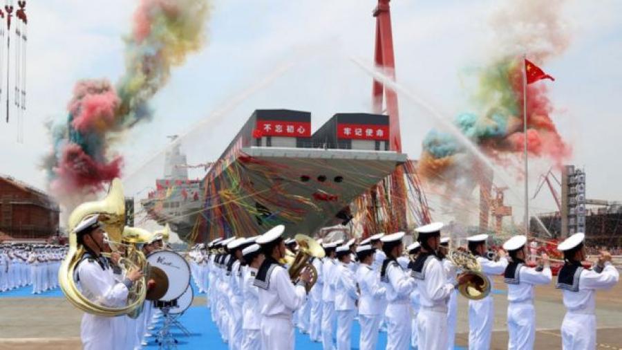 Presenta China su tercer portaviones militar "Fujian"