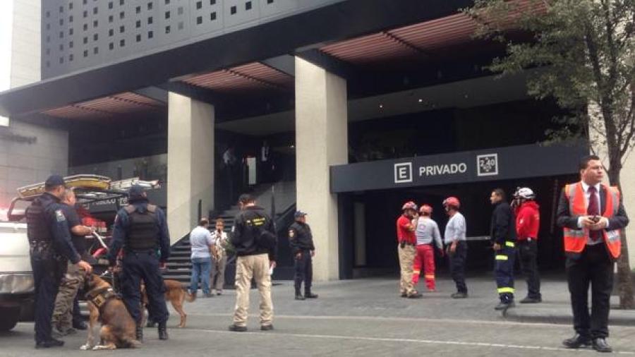 Por amenaza de bomba desalojan edificio