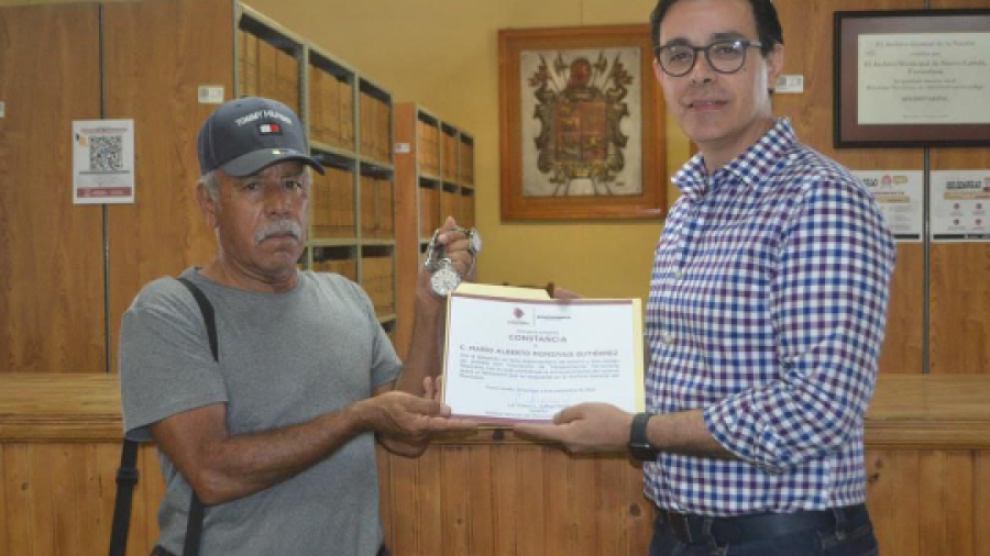 Dona sus relojes de ferrocarrilero 