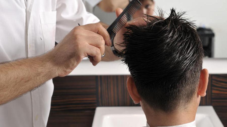 Ofrecen cortes de cabello gratis por regreso a clases en Peñitas
