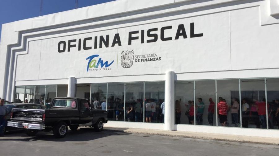 Extiende prórroga de descuentos en tenencias y licencias