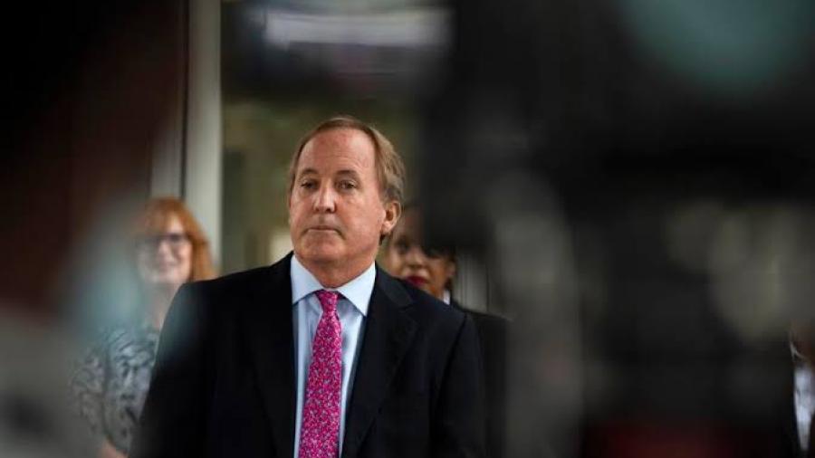 Ken Paxton presenta demanda contra administración de Biden por programa de refugiados