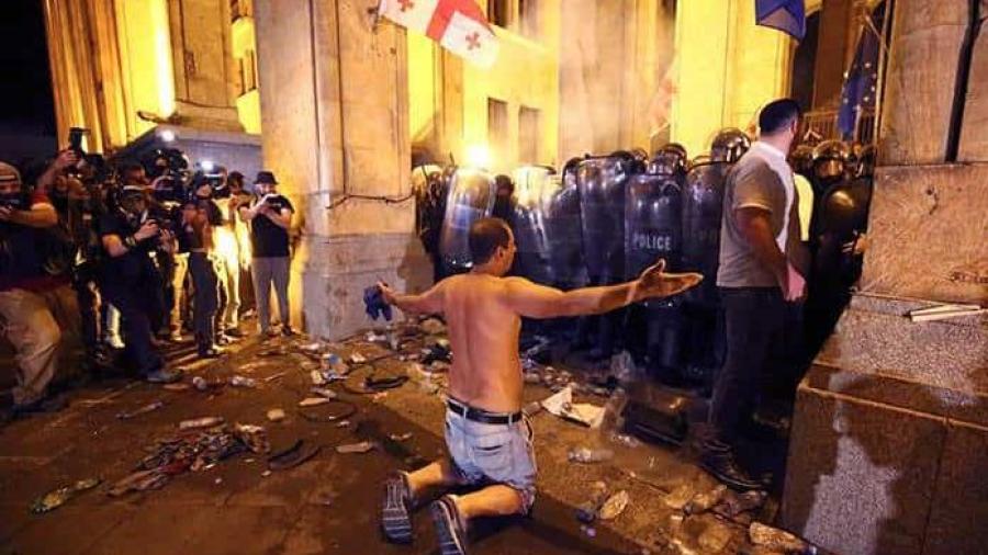 Disturbios y enfrentamientos dejan decenas de heridos en Georgia