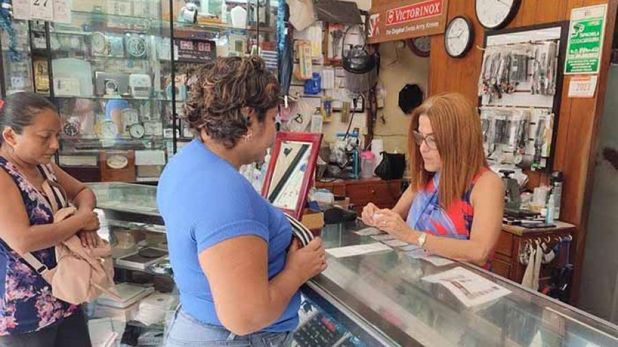 Comerciantes esperan incremento de ventas con graduaciones escolares