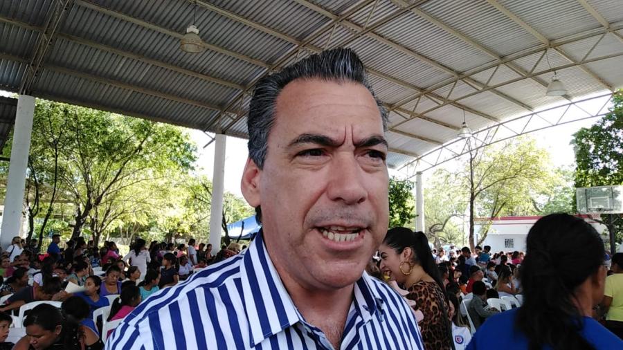 Permanente abasto de agua a través de pipas