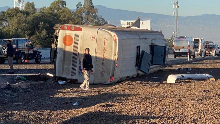 Accidente en la México-Puebla deja tres muertos y más de 20 heridos