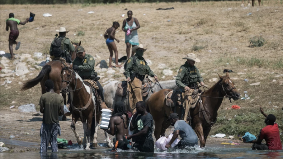 Grupo de Haitianos son repatriados a su país tras quedarse varados en Texas