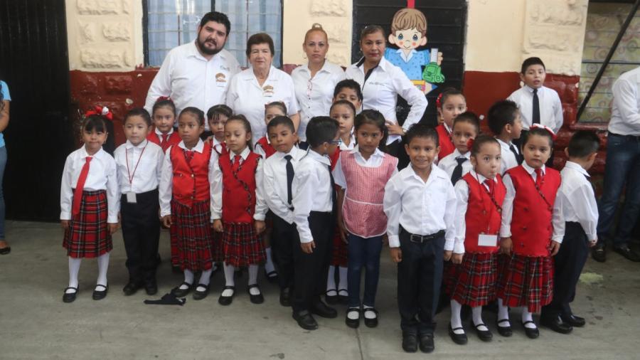 Ofrece Magda Peraza beneficios a la primaria Pedro J. Méndez