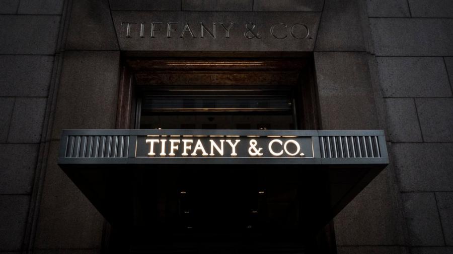 Luis Vuitton a nada de comprar Tiffany por acuerdo de 16,300 mdd