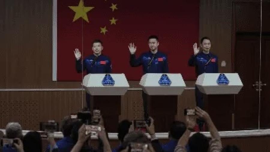 Regresan a salvo astronautas chinos atrapados en estación espacial