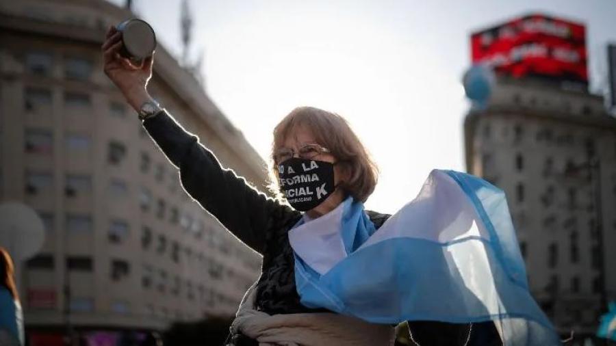 Argentinos protestas contra el gobierno y la cuarentena