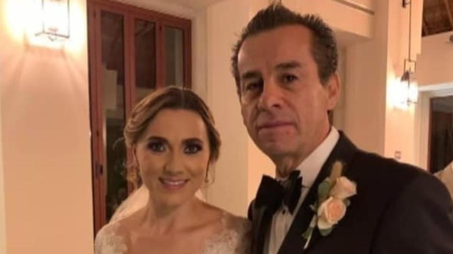 Tras muerte de su hijo, ex alcalde se casa con su nuera 