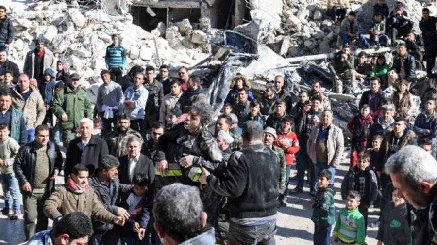 Fallecen 11 personas por derrumbe de edificio