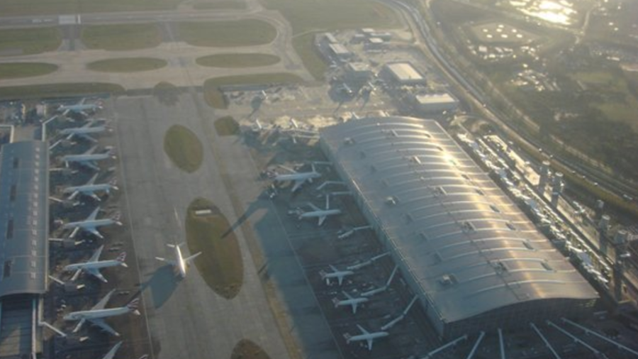 Aeropuerto de Heathrow en GB cancela 80 vuelos por mal tiempo